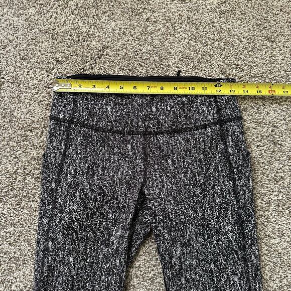 Lululemon black & white pattern mesh panel leggings size 6 - Picture 11 of 12